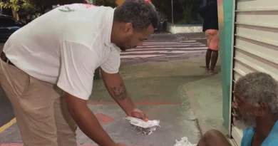 La maraude du réveillon, un moment de partage pour les sans-abris à Fort-de-France