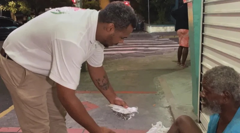 La maraude du réveillon, un moment de partage pour les sans-abris à Fort-de-France