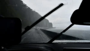 La route du littoral basculée en raison d’un éboulement