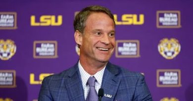 Lane Kiffin hué à l’aéroport : un départ controversé vers LSU Lane Kiffin hué par les fans d'Ole Miss à l'aéroport après LSU