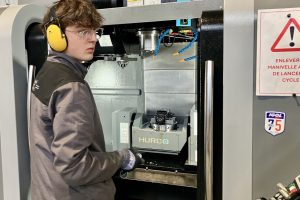 Laval : le ministre du Travail à la rencontre des jeunes