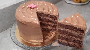Layer cake chocolat simple avec ganache montée inratable