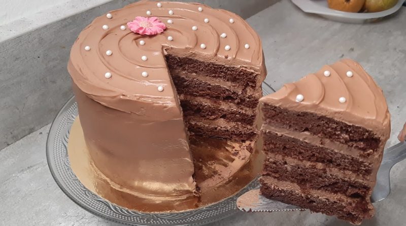 Layer cake chocolat simple avec ganache montée inratable