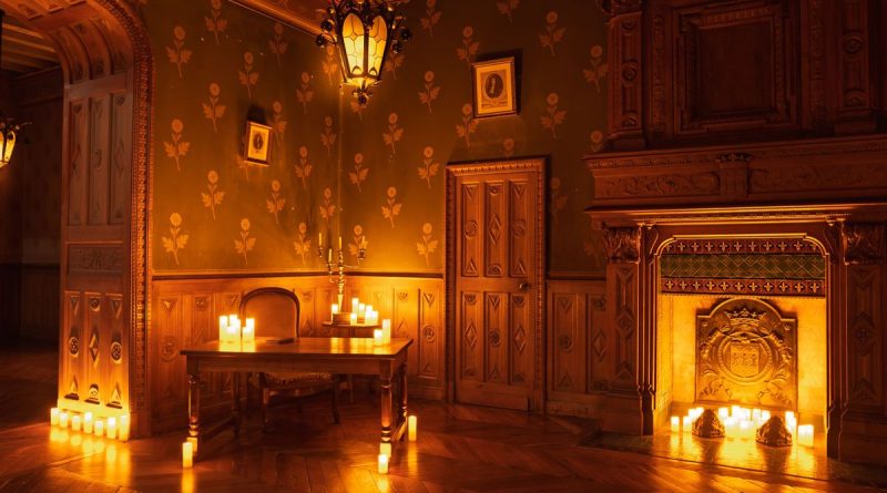 Le Château de Courtanvaux se visite à la lueur des bougies - ICI