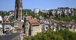 Le Conseil d'Etat fribourgeois dit non à une caisse maladie publique cantonale | RTS