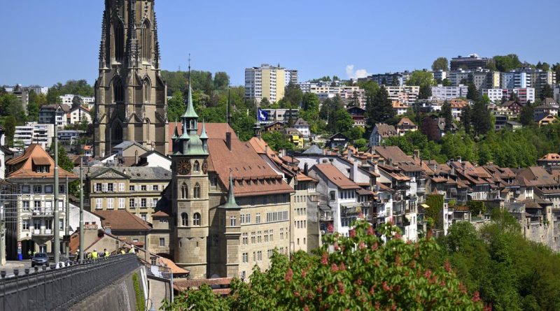 Le Conseil d'Etat fribourgeois dit non à une caisse maladie publique cantonale | RTS