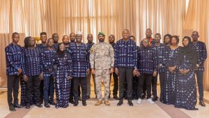 Le Général Assimi accueille une délégation du CNJ du Mali