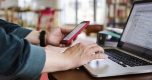 Le Valais se dote d'une université cantonale à distance, un format qui attire de plus en plus d'étudiants | RTS