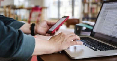 Le Valais se dote d'une université cantonale à distance, un format qui attire de plus en plus d'étudiants | RTS