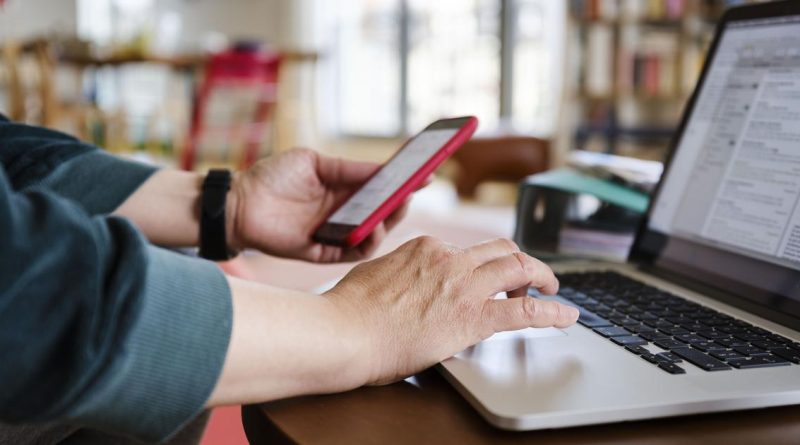 Le Valais se dote d'une université cantonale à distance, un format qui attire de plus en plus d'étudiants | RTS