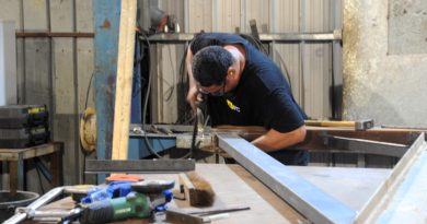 Le gouvernement arrête un projet de loi pour "soutenir l'emploi"