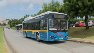 Le gouvernement prépare un service de bus scolaire dédié