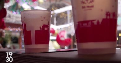 Le marché Bô Noël rembourse dès à présent les consignes des verres à tout le monde | RTS