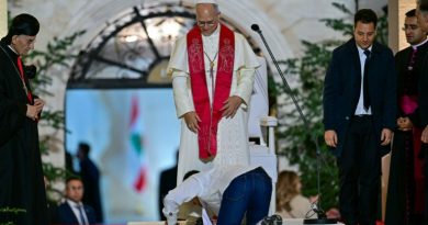 Le pape célèbre une messe en plein air à Beyrouth, moment fort de sa visite