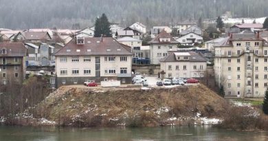 Le père Fouettard passe avant le père Noël au remblai sauvage de Villers-le-Lac - Cpepesc