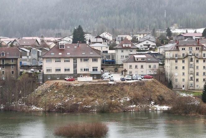 Le père Fouettard passe avant le père Noël au remblai sauvage de Villers-le-Lac - Cpepesc