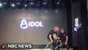 Le premier robot humanoïde russe s'effondre sur scène