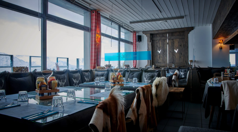 Le restaurant 3023 à Verbier, ravagé par un incendie, restera fermé pour la saison | RTS