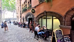 Le videur d'un bar du Vieux Lyon passe à tabac un client, il est condamné à de la prison ferme