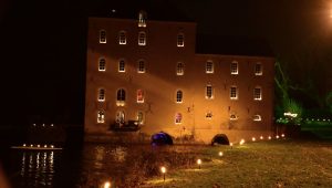 Les cités de caractère se parent de lumières pour Noël en Sarthe - ICI