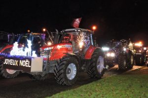 Les défilés de tracteurs illuminés font leur retour avant Noël en Pays de Bray : découvrez les parcours