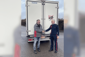 Les douanes offrent aux Restos du Cœur plusieurs milliers de vêtements neufs, saisis dans une affaire de stupéfiants