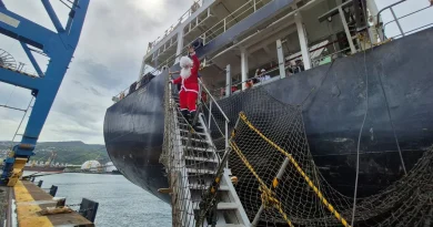 Letchis, visites et échanges : Noël solidaire pour les marins du port réunionnais