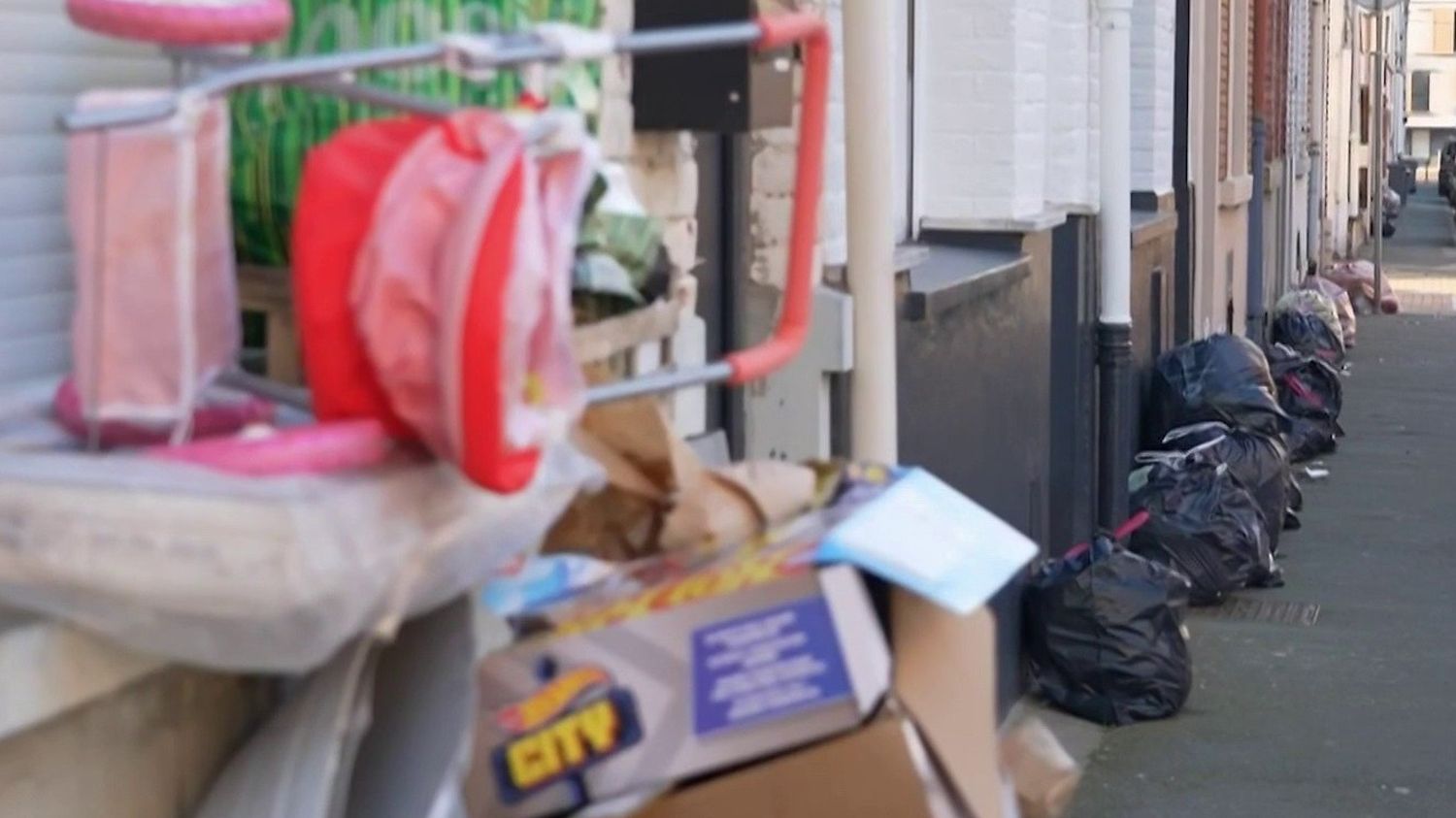 Lille : accumulation de déchets dans la métropole en raison d'une grève des éboueurs