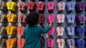 « Un symbole national en crise : le boycott des tongs Havaianas au Brésil »