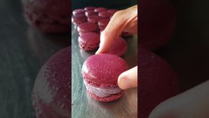 Macarons vanille : délices estivaux aux fruits 🍓🍇