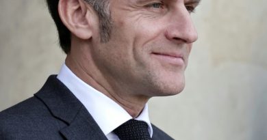 Macron confirme une loi pour interdire les réseaux sociaux "avant 15-16 ans"