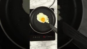 Maîtrisez la cuisson parfaite des œufs au plat