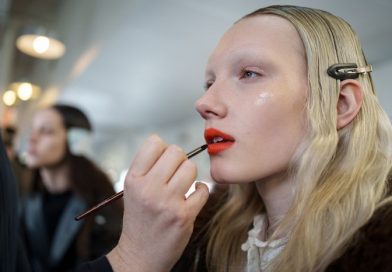 Maquillage : 3 signes de la fin de la tendance « clean girl » en 2026 - Elle