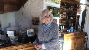 Mamie Nono fête ses 105 ans : une réunion de cinq générations pour Noël et une vie dédiée au bonheur des siens.
