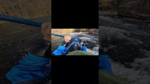 Montage de Surf et Kayak : Aventures en Eaux Vives