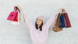 Noël à Nîmes : Le shopping cadeaux devient une aventure festive. Le témoignage de Béatrice Kaboré - ICI