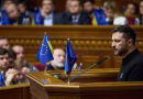 Le président Volodymyr Zelensky s'adresse aux membres du parlement ukrainien à Kiev, le 16 octobre 2024.