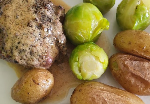 Pavé de cerf au poivre et whisky : une recette savoureuse à découvrir