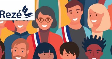 sur l'image des élus entourés de personnes