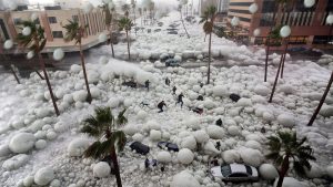 Phoenix paralysée par des milliards de grêlons en Arizona