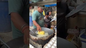 Préparation du Bhurji d'œufs bouillis à Delhi | Street Food