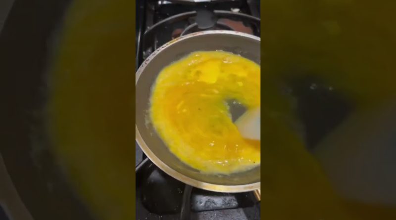 Préparez des œufs brouillés à la française facilement !