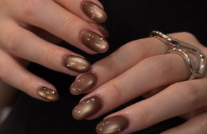 Caviar nails : la tendance manucure qui séduit TikTok avant le Nouvel An