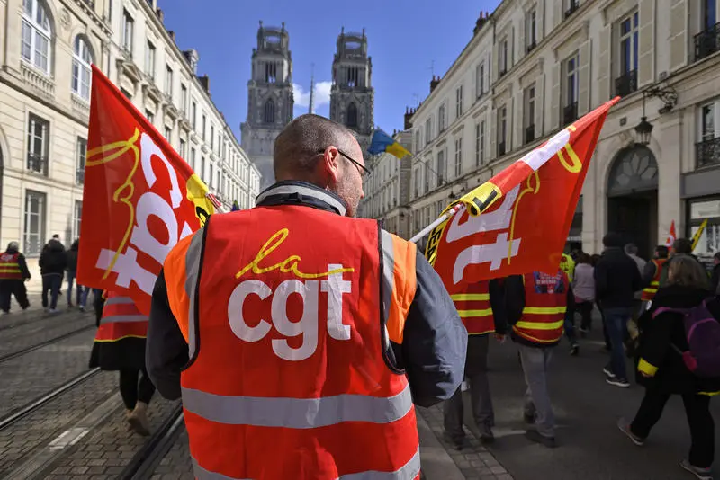 « Au Conseil départemental du Loiret, les agents publics craignent pour leur emploi face à une mise sous tutelle »