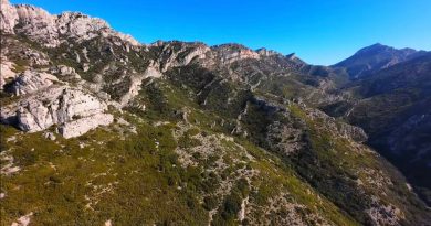Découvrez les Crêtes des Civadières : Une Randonnée Inoubliable Randonnée captivante aux crêtes des Civadières dans les Alpilles