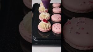 Recette de macarons vanille-fraise irrésistibles 🍓