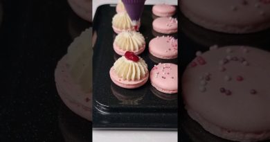 Découvrez la recette irrésistible des macarons vanille fraise ! Recette de macarons vanille-fraise irrésistibles 🍓