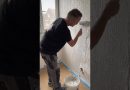Rénovation d'un mur abîmé : enduit, ratissage et peinture