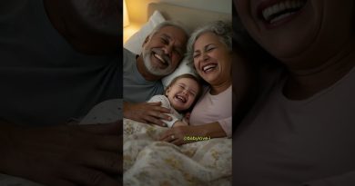 Rires entre Grands-Parents et Bébé : Un Réveil Joyeux !