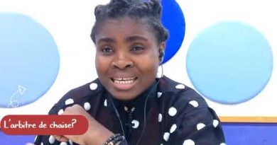 Rôle de l'arbitre de chaise dans un match de tennis